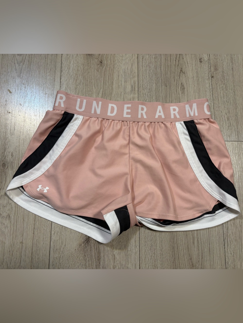 Under Armour Women's Medium Dusty Pink HeatGear Athletic Shorts